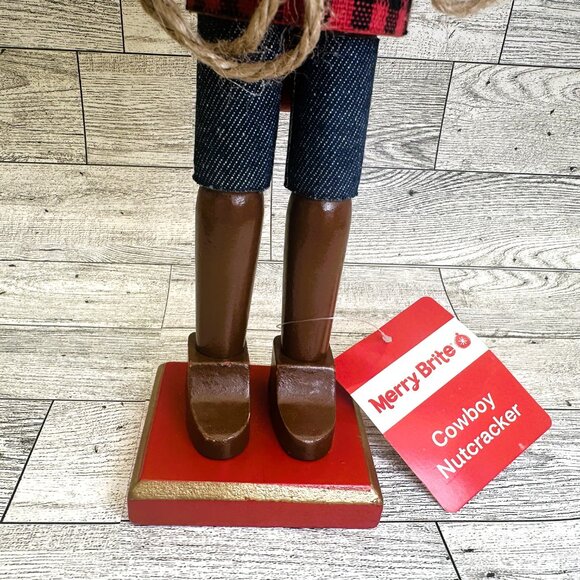2022 NWT Merry Brite 12" Wooden Cowboy Nutcracker Figurine - Picture 3 of 10